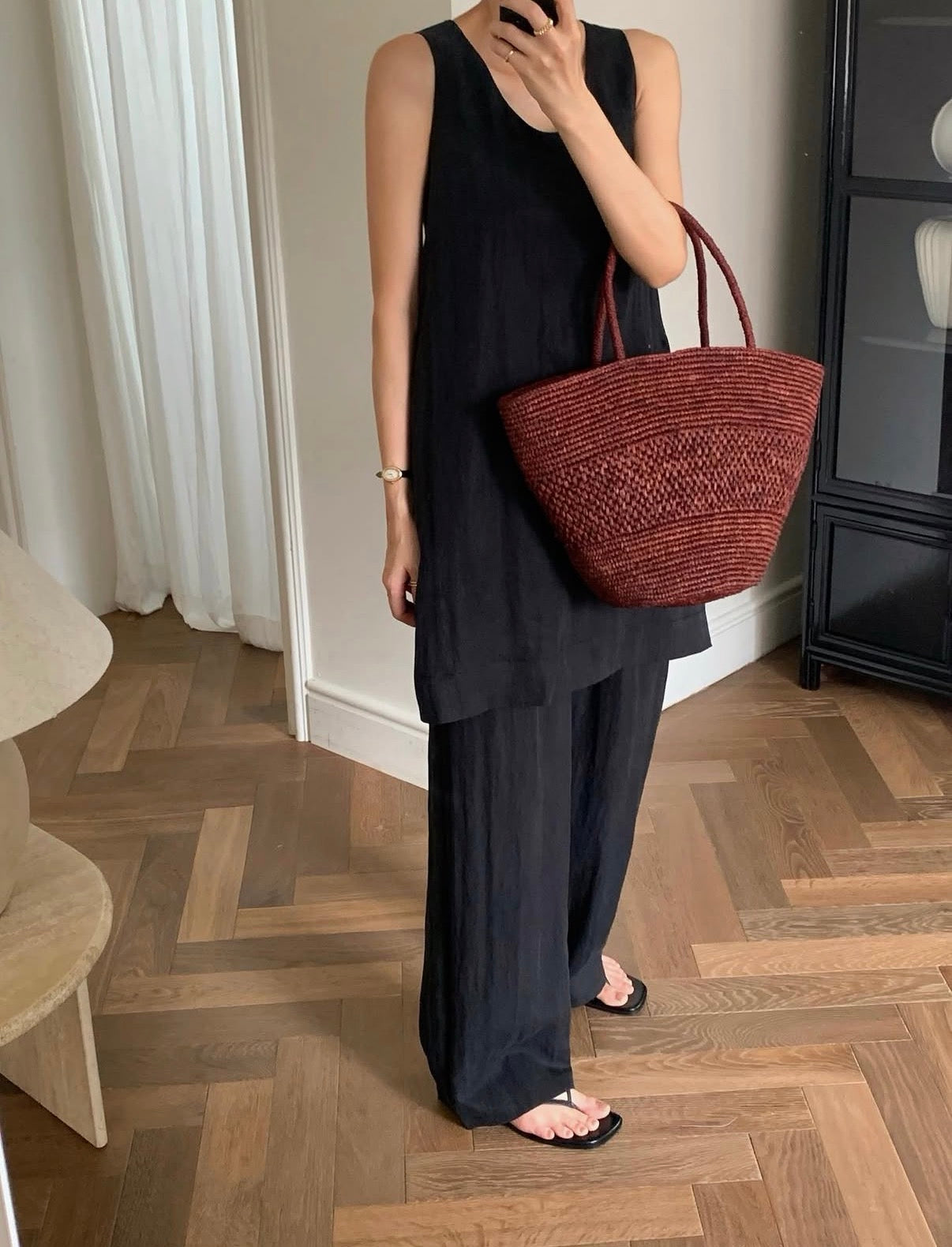 Varan Long Line Crinkle Tank Onyx