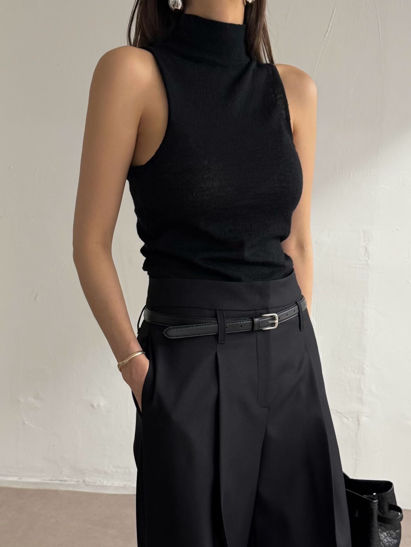 Shay Sleeveless Turtleneck Black