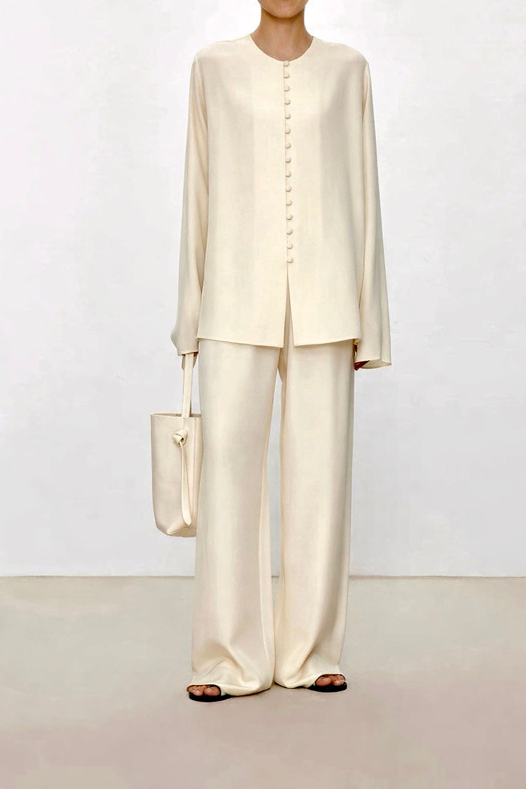 Soléne Silk Button Top Crema