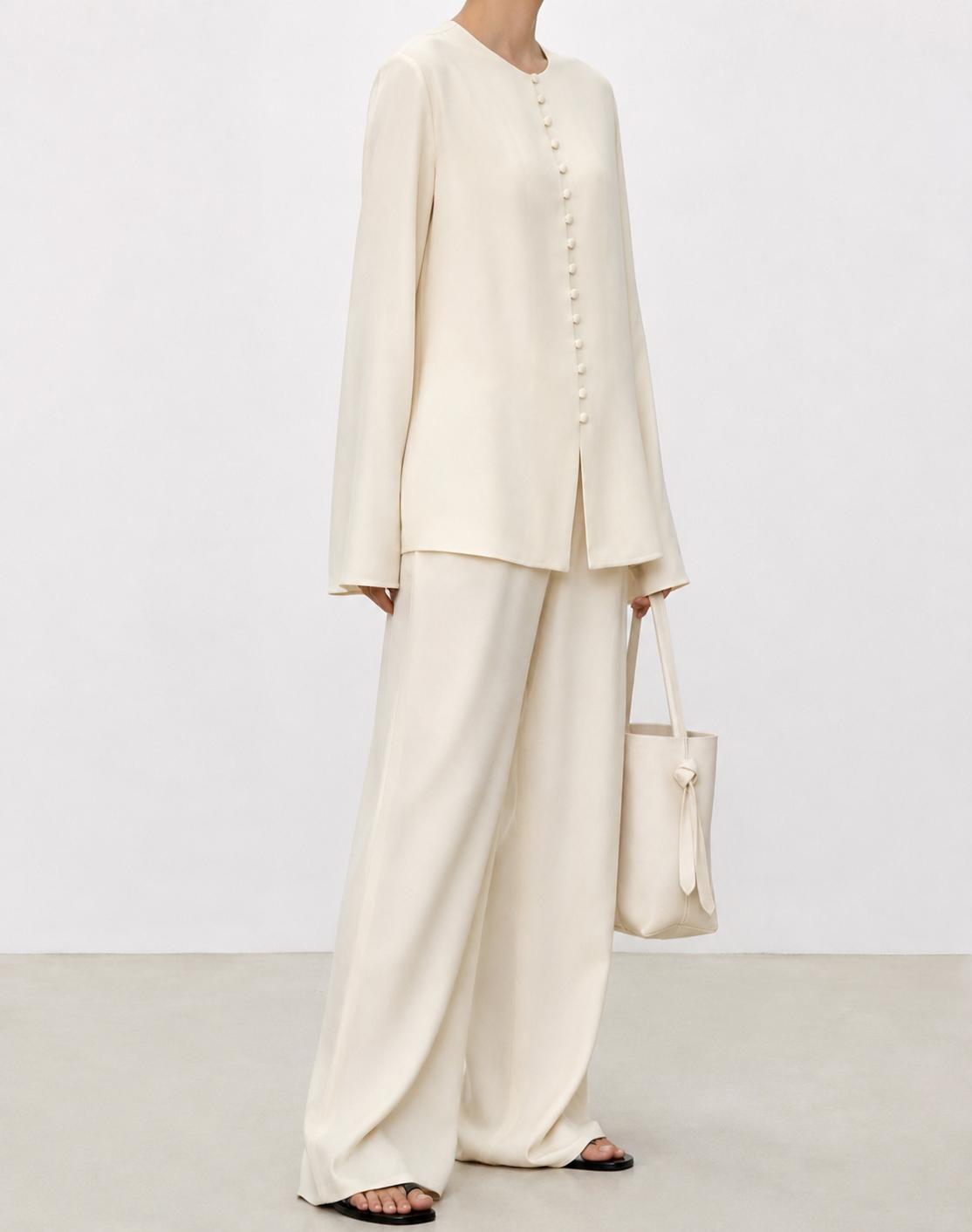 Soléne Silk Button Top Crema