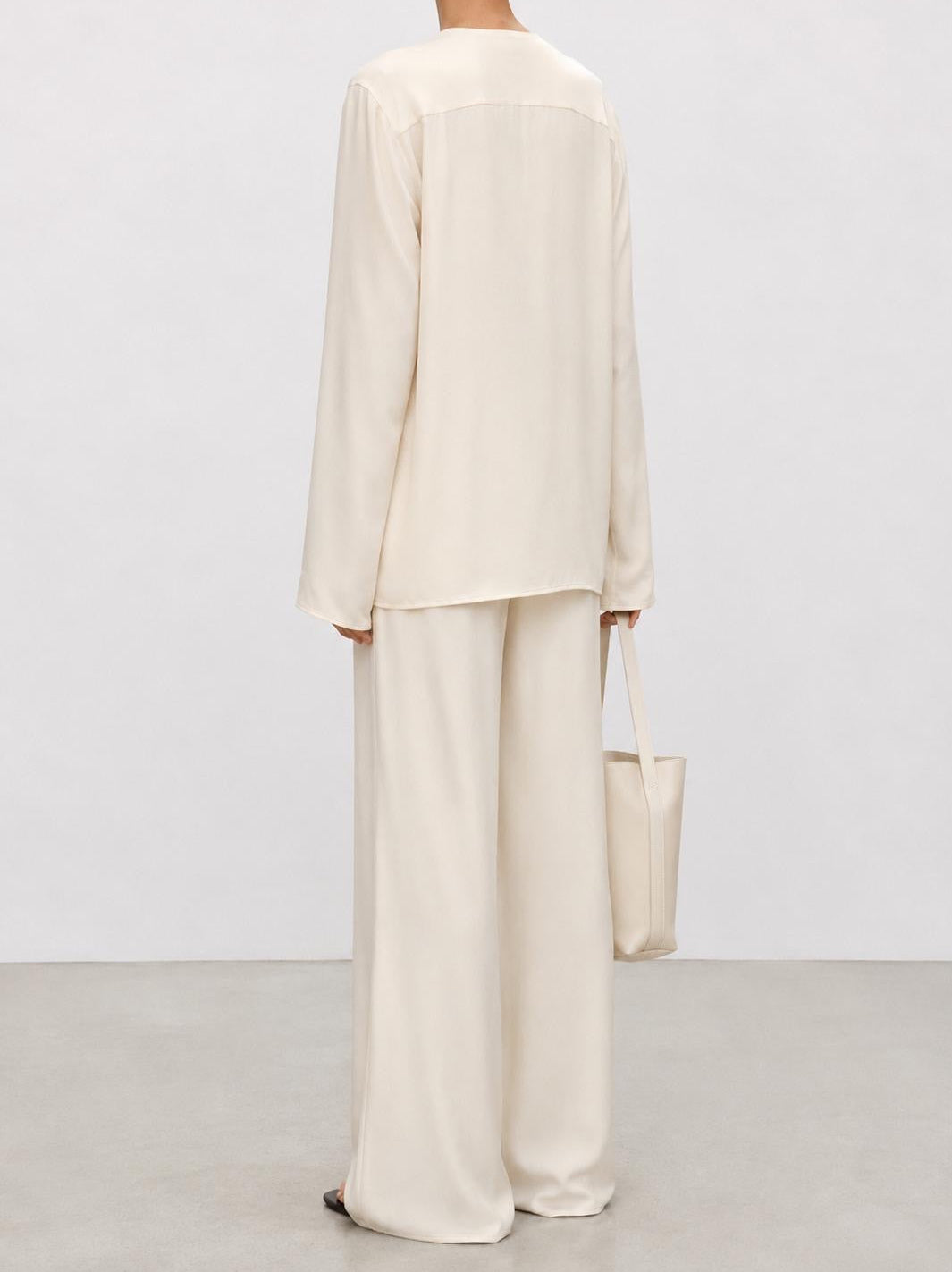 Soléne Silk Button Top Crema