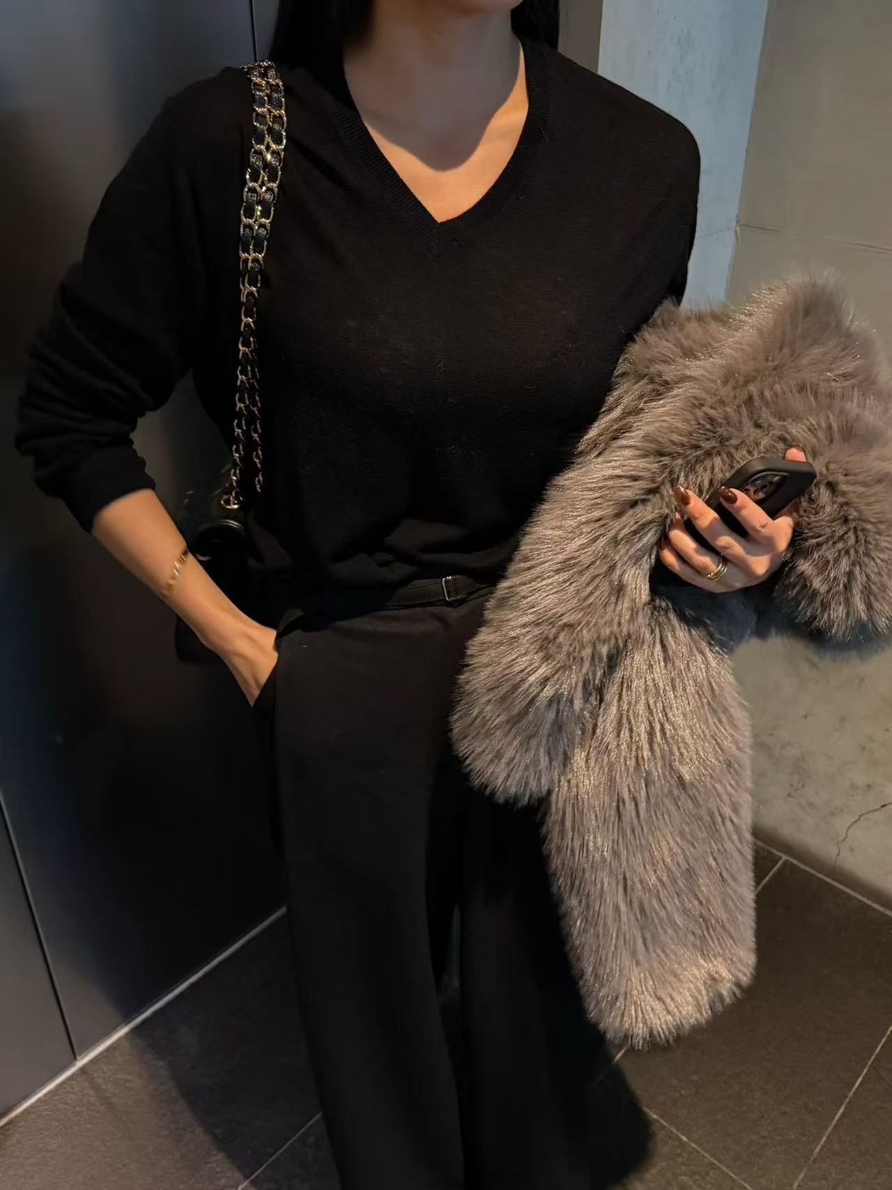 Kyle V Neck Wool Knit Onyx